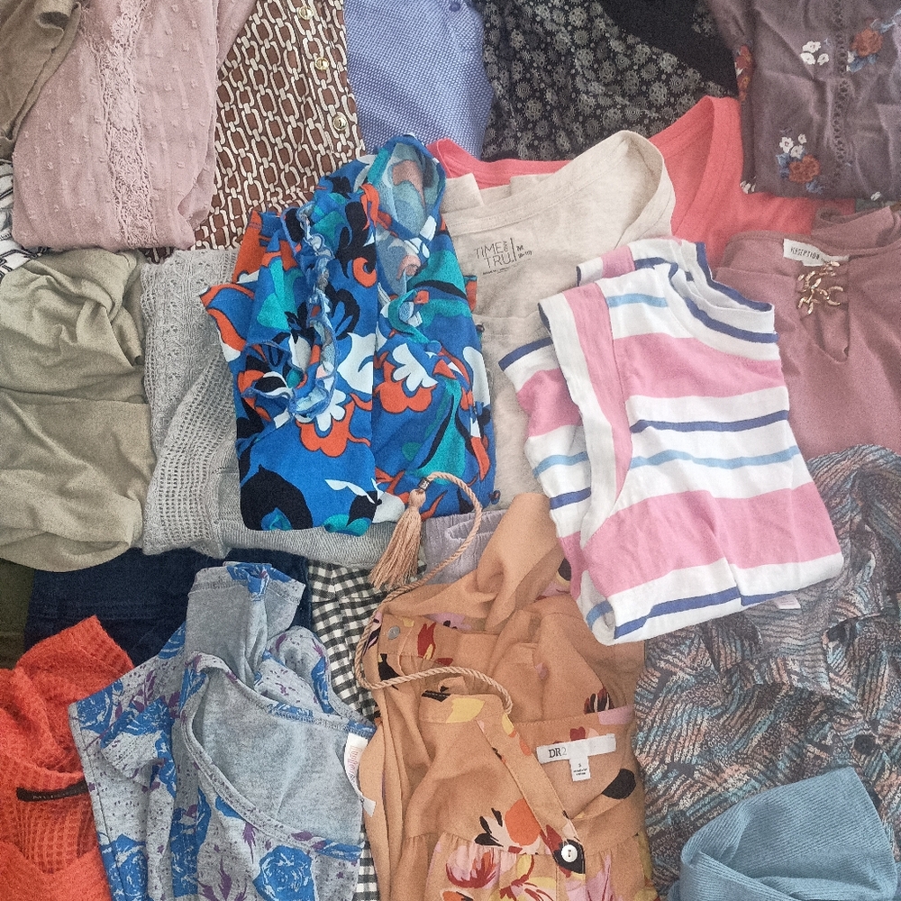 30+ Items Women's Bundle Tops/Bottoms